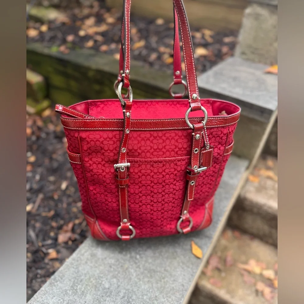 Stunning Y2K Coach gallery tote excellent condition red CC tote